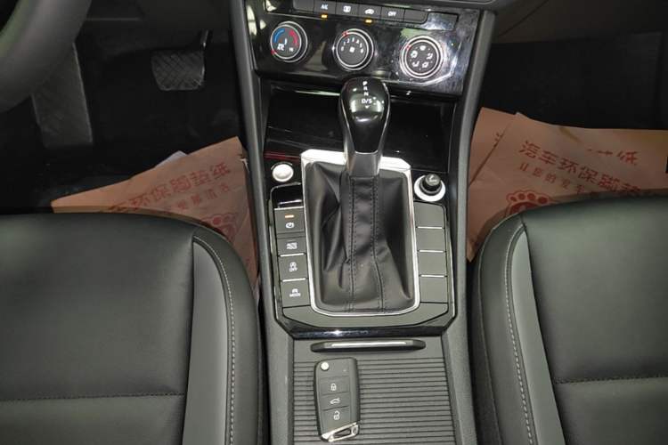 Used Volkswagen Sagitar 2021 200TSI DSG Comfort Connect Edition Gear Lever