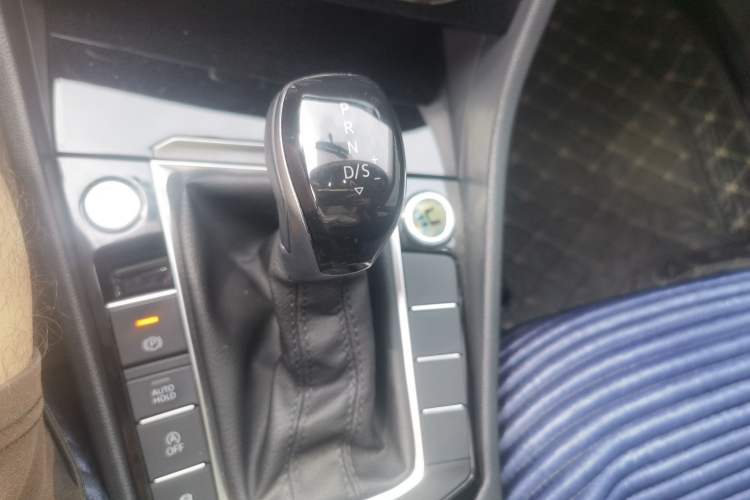Used Volkswagen Sagitar 2021 280TSI DSG Excellence Edition Gear Lever