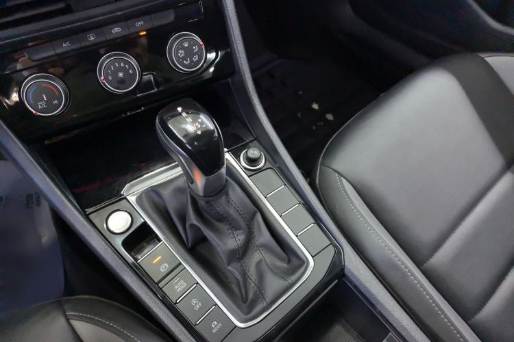 Used Volkswagen Sagitar 2021 280TSI DSG Comfort Connect Edition Gear Lever