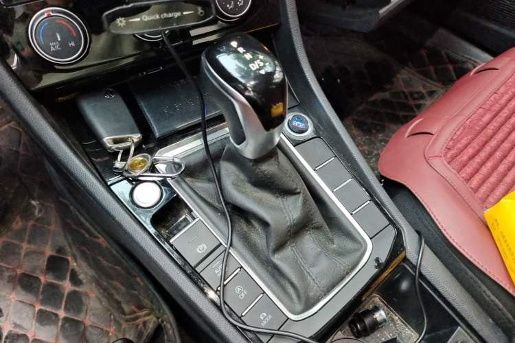 Used Volkswagen Sagitar 2021 280TSI DSG Comfort Connect Edition Gear Lever