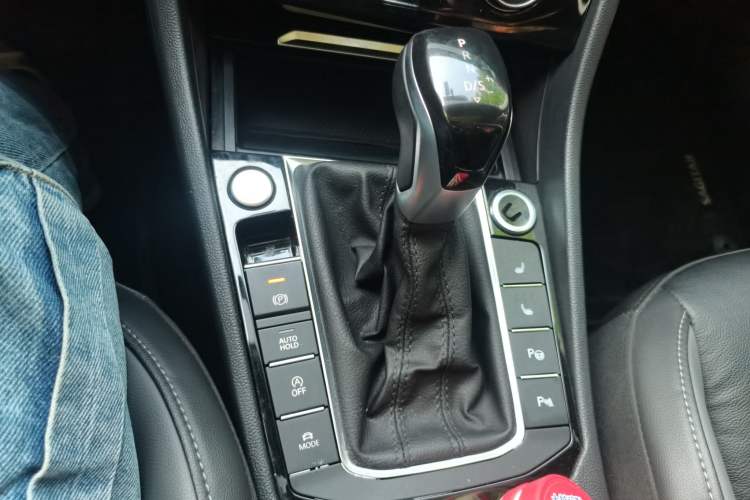 Used Volkswagen Sagitar 2021 200TSI DSG Excellence Edition Gear Lever