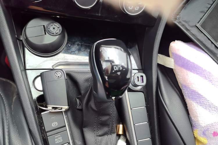 Used Volkswagen Sagitar 2021 280TSI DSG Comfort Connect Edition Gear Lever