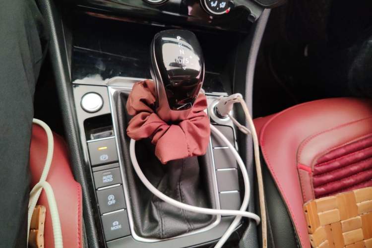 Used Volkswagen Sagitar 2021 280TSI DSG 30th Anniversary Edition Gear Lever