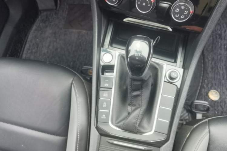 Used Volkswagen Sagitar 2021 280TSI DSG Excellence Edition Gear Lever