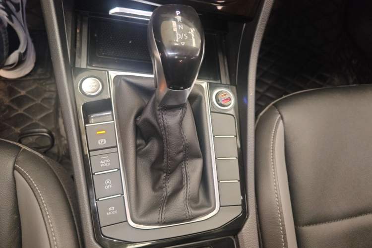 Used Volkswagen Sagitar 2021 200TSI DSG Comfort Connect Edition Gear Lever