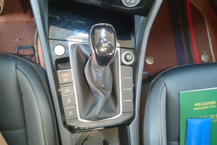 Used Volkswagen Sagitar 2021 280TSI DSG Comfort Connect Edition Gear Lever
