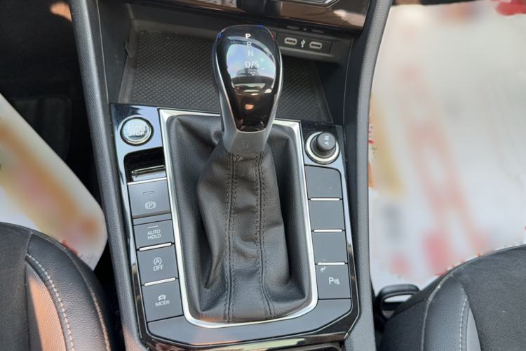 Used Volkswagen Sagitar 2021 280TSI DSG Excellence Edition Gear Lever