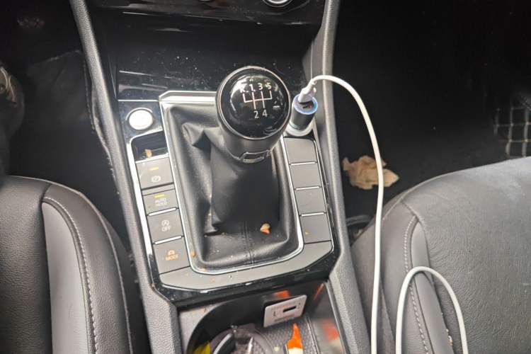 Used Volkswagen Sagitar 2021 200TSI Manual Overdrive Edition Gear Lever