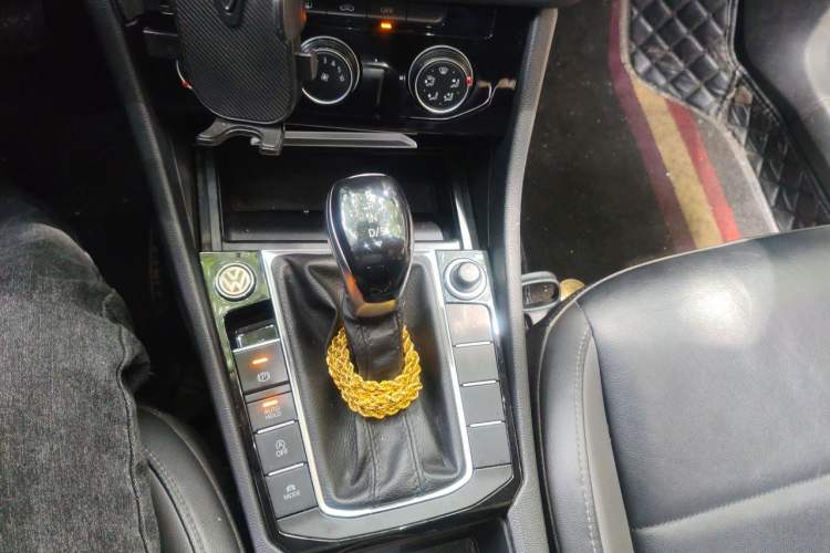 Used Volkswagen Sagitar 2021 280TSI DSG Excellence Edition Gear Lever