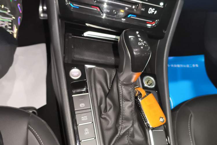 Used Volkswagen Sagitar 2021 280TSI DSG Excellence Edition Gear Lever
