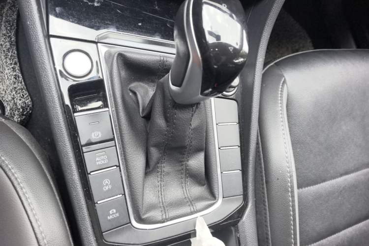 Used Volkswagen Sagitar 2021 280TSI DSG Excellence Edition Gear Lever