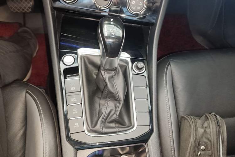Used Volkswagen Sagitar 2021 280TSI DSG Comfort Connect Edition Gear Lever