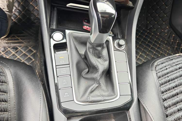 Used Volkswagen Sagitar 2021 280TSI DSG Excellence Edition Gear Lever