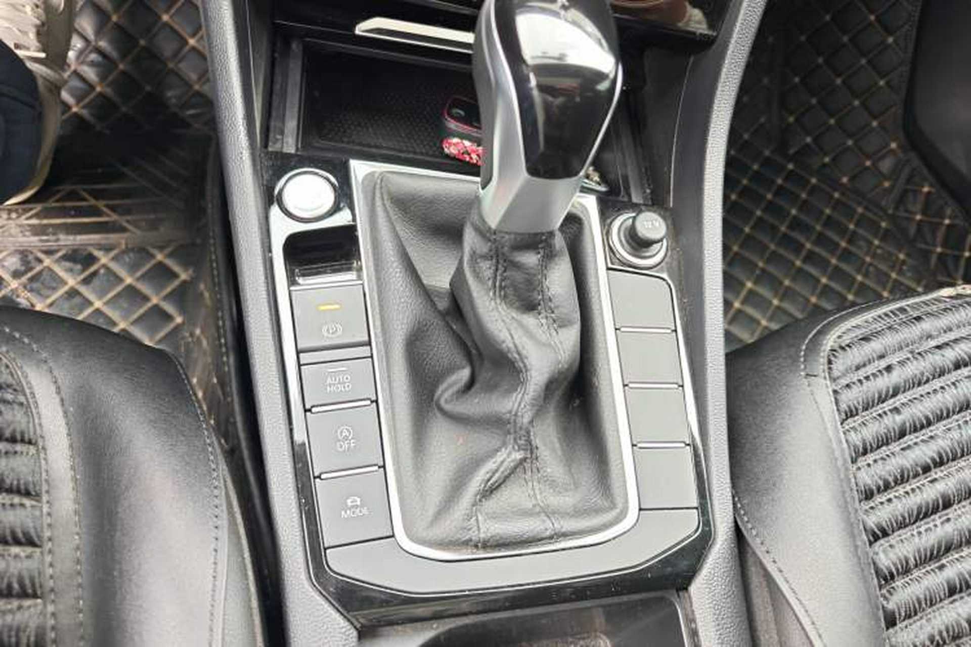 Used Volkswagen Sagitar 2021 280TSI DSG Excellence Edition Gear Lever