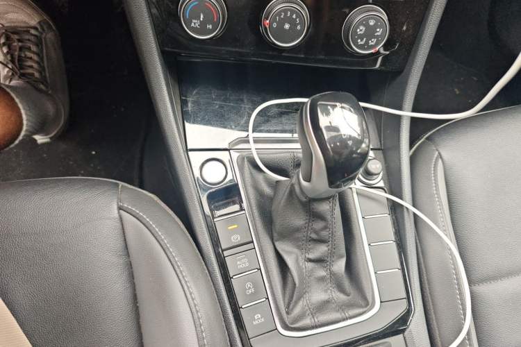Used Volkswagen Sagitar 2021 280TSI DSG 30th Anniversary Edition Gear Lever