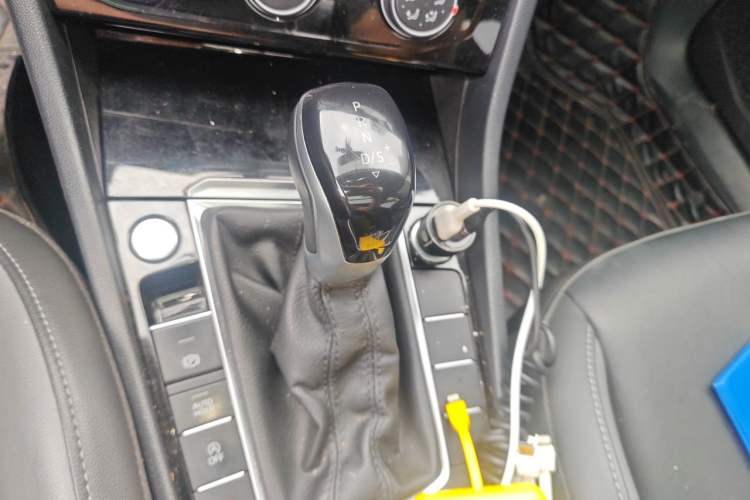 Used Volkswagen Sagitar 2021 280TSI DSG Excellence Edition Gear Lever