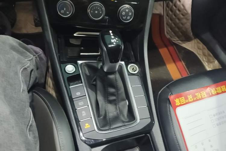 Used Volkswagen Sagitar 2021 280TSI DSG Excellence Edition Gear Lever