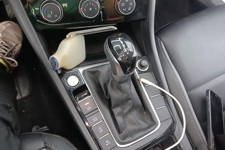 Used Volkswagen Sagitar 2021 280TSI DSG Excellence Edition Gear Lever