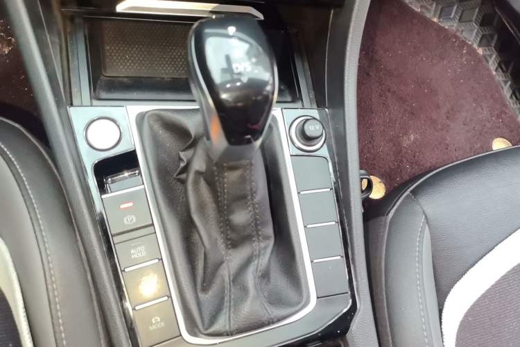 Used Volkswagen Sagitar 2021 280TSI DSG Comfort Connect Edition Gear Lever