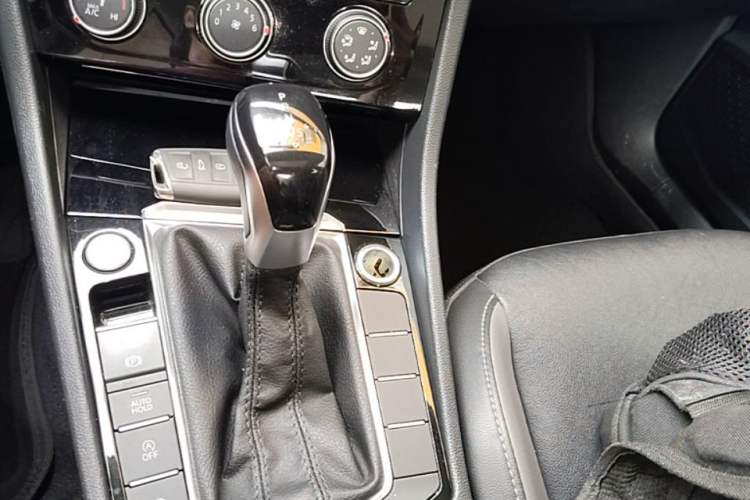 Used Volkswagen Sagitar 2021 200TSI DSG Excellence Edition Gear Lever