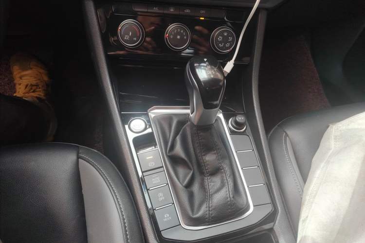 Used Volkswagen Sagitar 2021 200TSI DSG Comfort Connect Edition Gear Lever
