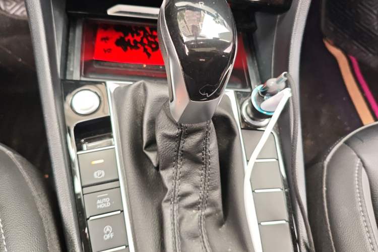 Used Volkswagen Sagitar 2021 280TSI DSG Excellence Edition Gear Lever