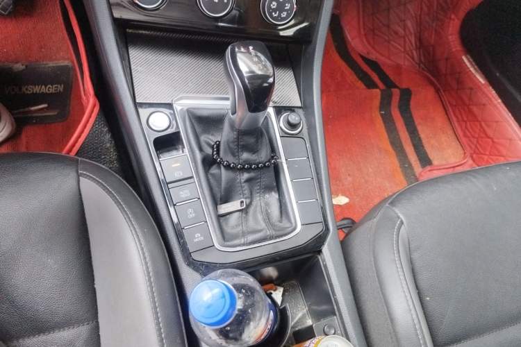 Used Volkswagen Sagitar 2021 280TSI DSG Excellence Edition Gear Lever
