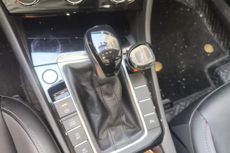 Used Volkswagen Sagitar 2021 280TSI DSG Excellence Edition Gear Lever