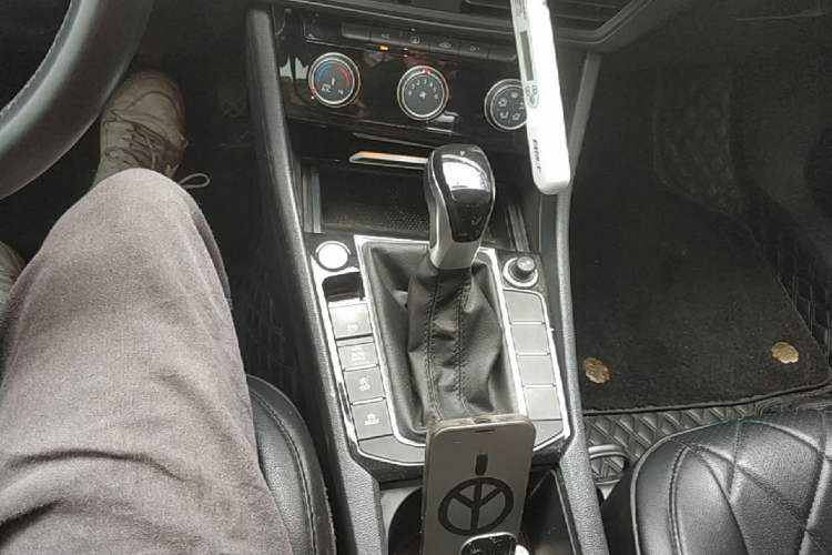 Used Volkswagen Sagitar 2021 280TSI DSG Excellence Edition Gear Lever