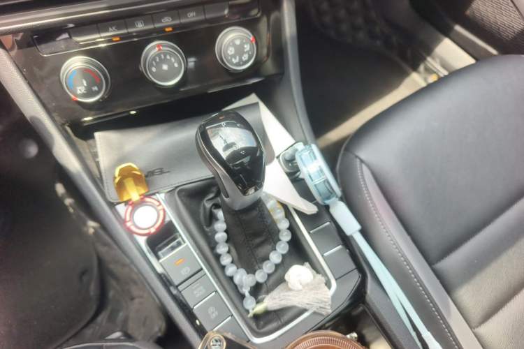 Used Volkswagen Sagitar 2021 280TSI DSG Excellence Edition Gear Lever