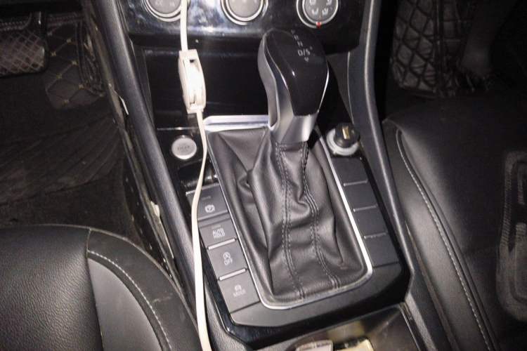 Used Volkswagen Sagitar 2021 280TSI DSG Comfort Connect Edition Gear Lever