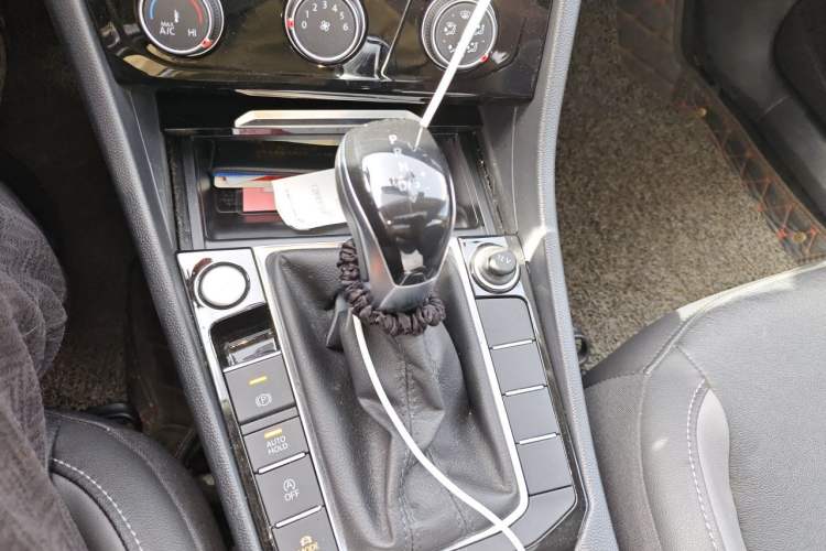 Used Volkswagen Sagitar 2021 200TSI DSG Comfort Connect Edition Gear Lever