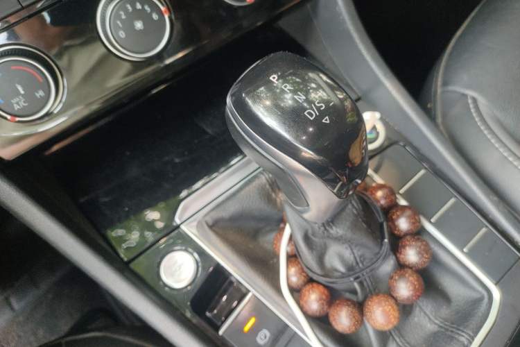 Used Volkswagen Sagitar 2021 280TSI DSG Excellence Edition Gear Lever