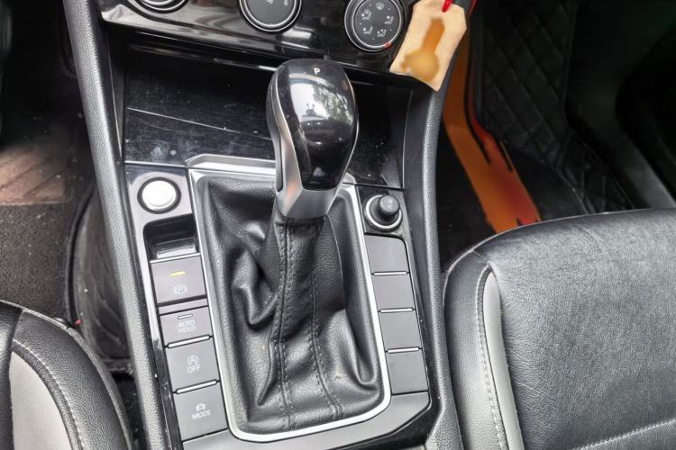 Used Volkswagen Sagitar 2021 280TSI DSG Comfort Connect Edition Gear Lever