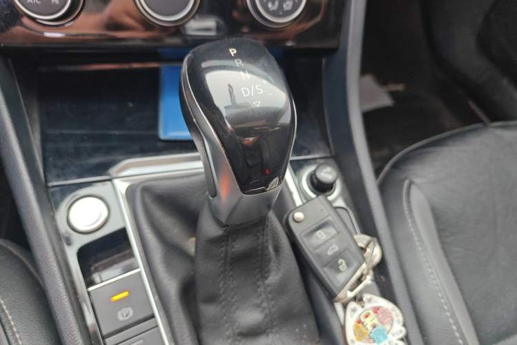 Used Volkswagen Sagitar 2021 280TSI DSG Comfort Connect Edition Gear Lever