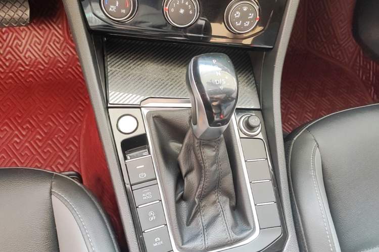 Used Volkswagen Sagitar 2021 280TSI DSG Excellence Edition Gear Lever