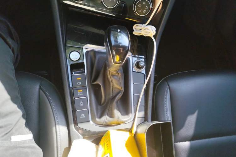Used Volkswagen Sagitar 2021 200TSI DSG Comfort Connect Edition Gear Lever