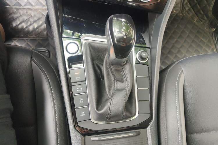 Used Volkswagen Sagitar 2021 280TSI DSG Excellence Edition Gear Lever