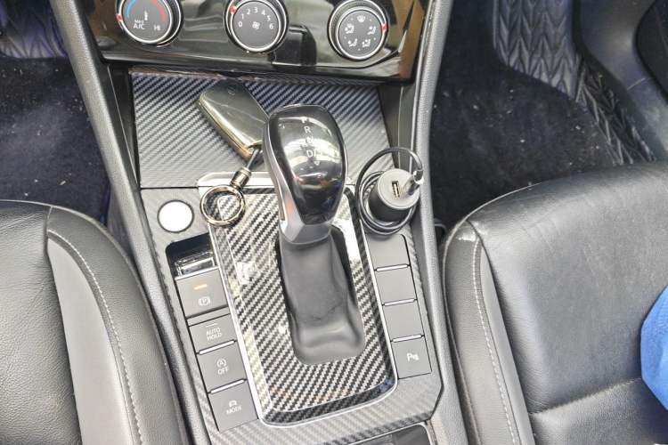 Used Volkswagen Sagitar 2021 280TSI DSG Comfort Connect Edition Gear Lever