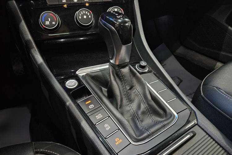 Used Volkswagen Sagitar 2021 280TSI DSG Excellence Edition Gear Lever
