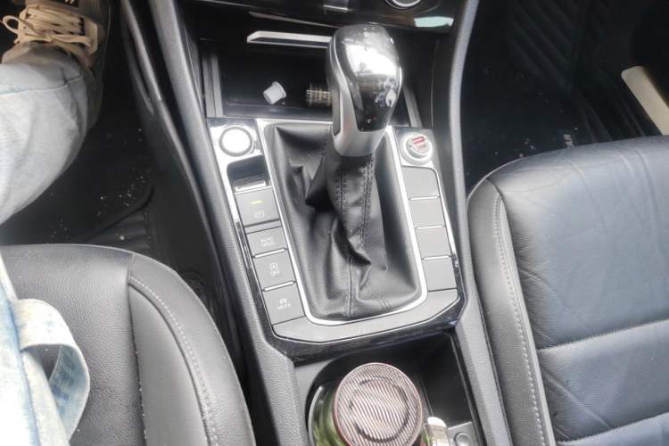Used Volkswagen Sagitar 2021 280TSI DSG Comfort Connect Edition Gear Lever