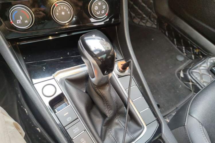 Used Volkswagen Sagitar 2021 280TSI DSG Comfort Connect Edition Gear Lever