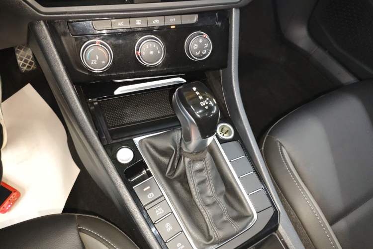 Used Volkswagen Sagitar 2021 280TSI DSG Excellence Edition Gear Lever