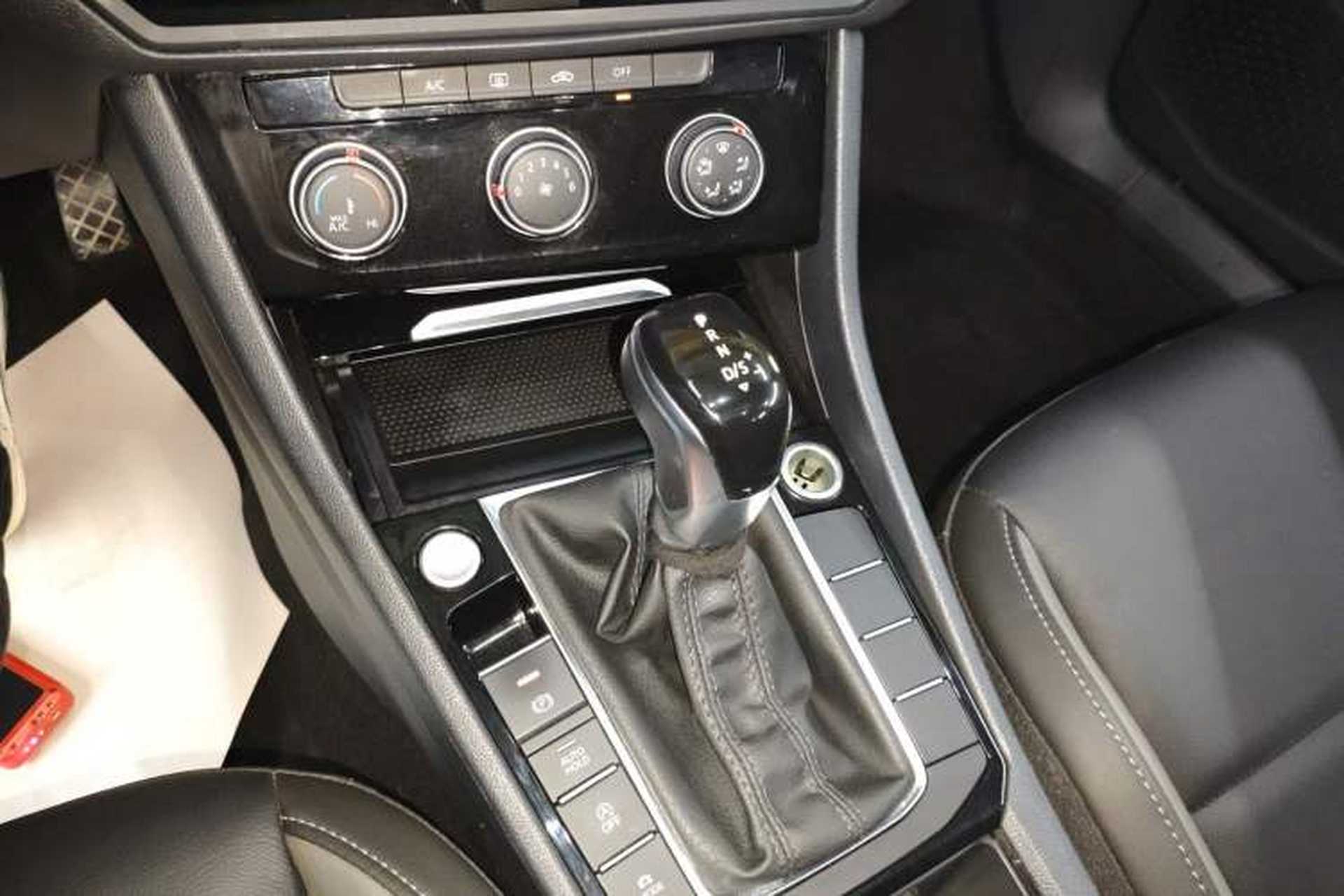 Used Volkswagen Sagitar 2021 280TSI DSG Excellence Edition Gear Lever