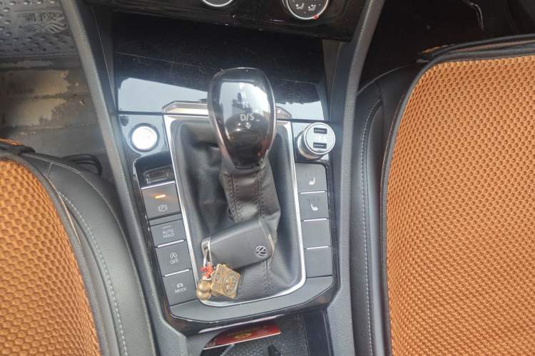 Used Volkswagen Sagitar 2021 280TSI DSG Excellence Edition Gear Lever