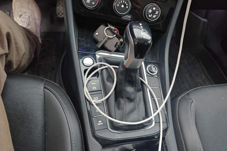 Used Volkswagen Sagitar 2021 280TSI DSG Excellence Edition Gear Lever