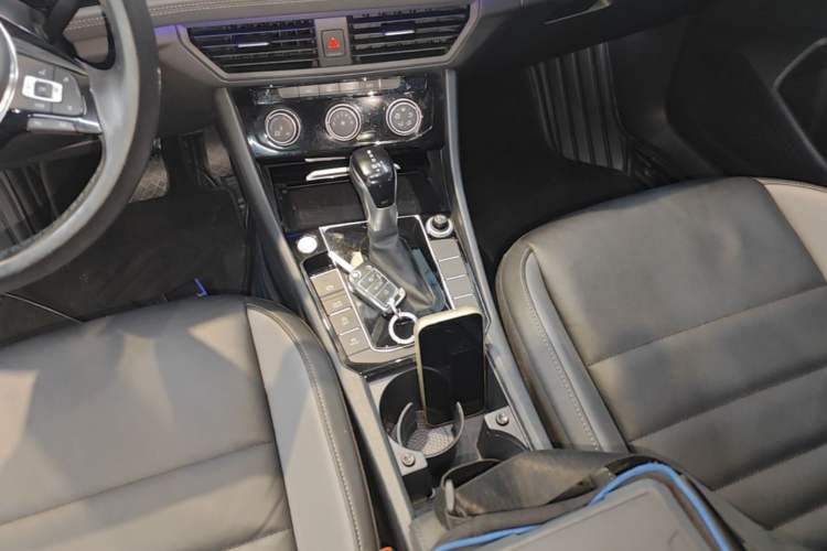 Used Volkswagen Sagitar 2021 280TSI DSG Comfort Connect Edition Gear Lever