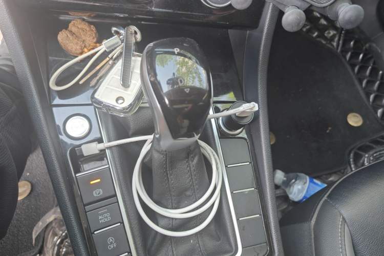 Used Volkswagen Sagitar 2021 280TSI DSG 30th Anniversary Edition Gear Lever