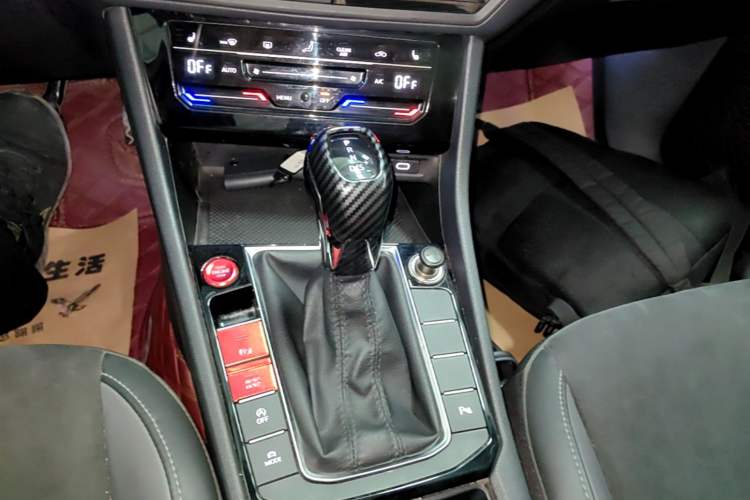Used Volkswagen Sagitar 2021 280TSI DSG Excellence Edition Gear Lever