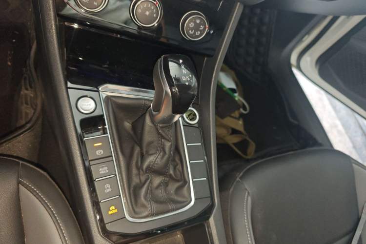 Used Volkswagen Sagitar 2021 200TSI DSG Comfort Connect Edition Gear Lever